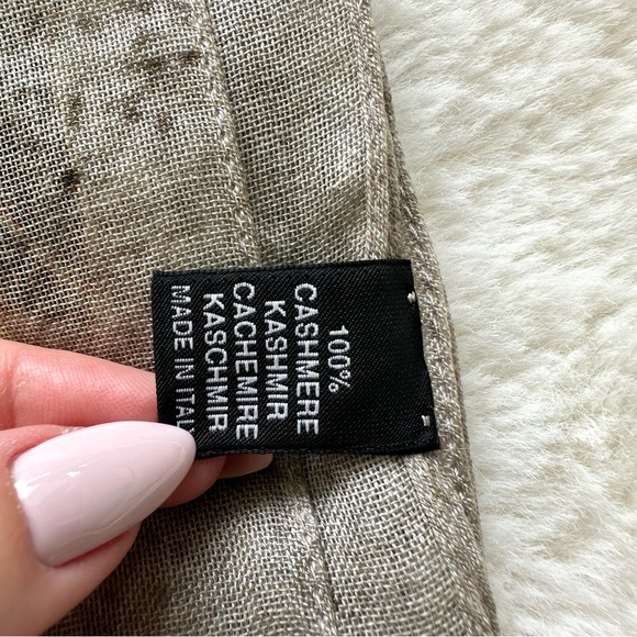 Patek Philippe women cashmere scarf unisex Retail 750$ - Picture 4 of 7